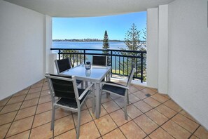 Outdoor dining - Golden Beach, Ocean Views, Passage at your Doorstep (Sunshine Coast)