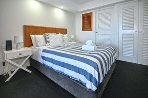 مكواة/لوح كي وواي فاي وملاءات أسرّة