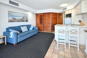 TV - Golden Beach, Ocean Views, Passage at your Doorstep (Sunshine Coast)