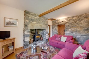 TV, fireplace - 2 Bed in Nant Peris (oc-wag693) (Nant Peris)