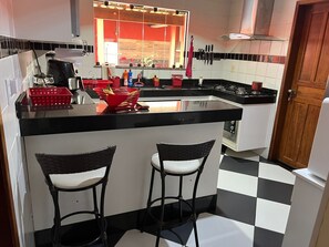 Private kitchen - Vacation rentals, weekends, holidays, Carnival and daily rates. (Cabo Frio)
