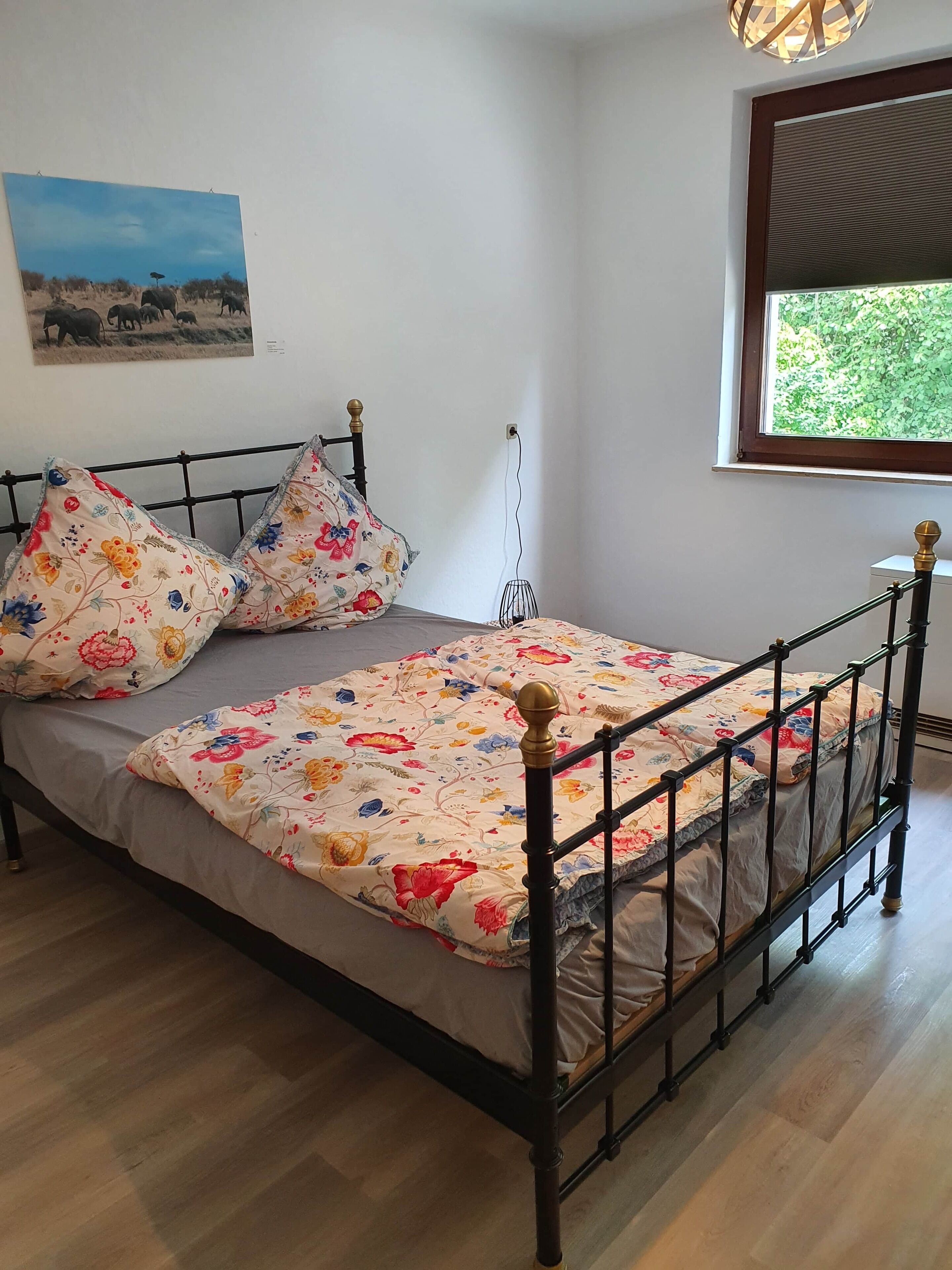 2 多间卧室、WiFi、床单