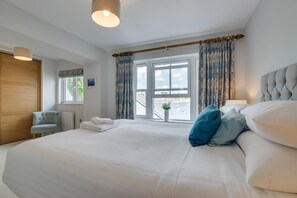 Iron/ironing board, WiFi (free), bed sheets - 4 Bed in Polruan (oc-scroft) (Fowey)