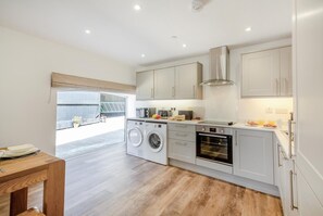 Microwave, oven, dishwasher, high chair - 3 Bed in Talwrn (oc-bow229) (Ysgubor Hen)