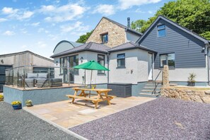 Outdoor dining - 3 Bed in Talwrn (oc-bow229) (Ysgubor Hen)