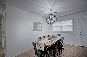 Dining - Stylish Comfort Near Jackson (Pearl)