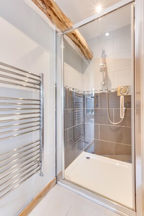 Hair dryer, towels - 3 Bed in Rye (oc-rh1137) (Brede)