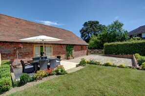 Outdoor dining - 3 Bed in Rye (oc-rh1137) (Brede)