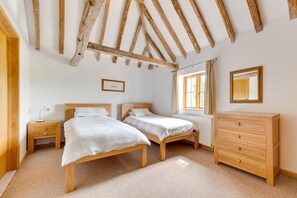 3 bedrooms, iron/ironing board, free WiFi, bed sheets - 3 Bed in Rye (oc-rh1137) (Brede)