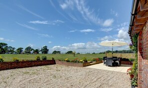 Outdoor dining - 3 Bed in Rye (oc-rh1137) (Brede)