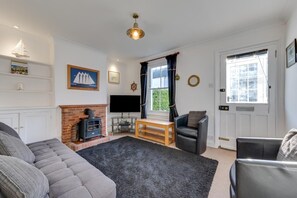TV - 2 Bed in Deal (oc-cc0163) (Kingsdown)