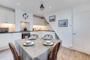 Microwave, oven, dishwasher, high chair - 2 Bed in Deal (oc-cc0163) (Kingsdown)