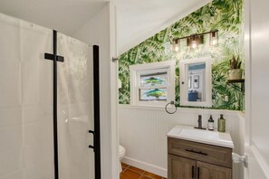 Shower, towels - Rustic Coastal Escape| Pool | Fire Pit (Bradenton)