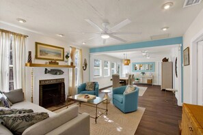 TV - Rustic Coastal Escape| Pool | Fire Pit (Bradenton)