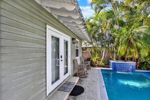 Outdoor pool - Rustic Coastal Cottage | 1BR W / Pool & Near Beach (Bradenton)