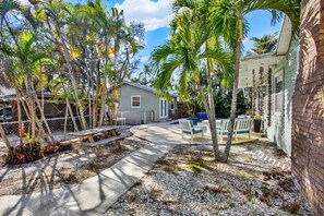 Outdoor dining - Rustic Coastal Cottage | 1BR W / Pool & Near Beach (Bradenton)