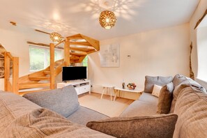 TV - 4 Bed in Jacobstow (oc-barn02) (Jacobstow)