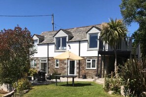 Terrace/patio - 4 Bed in Jacobstow (oc-barn02) (Jacobstow)