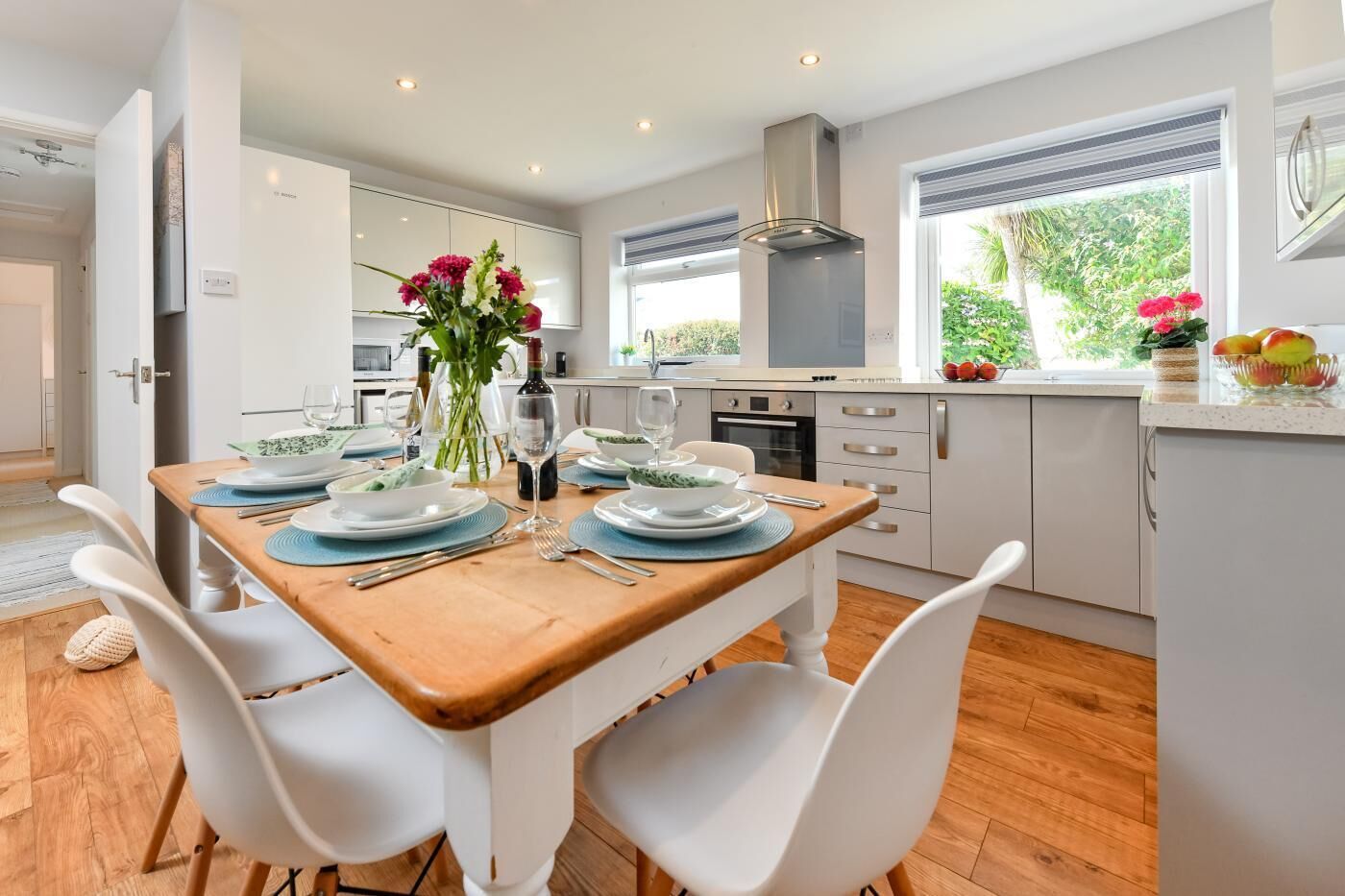 微波爐、焗爐、洗碗機、高腳椅