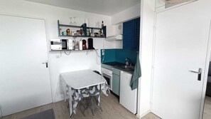 Microwave, oven, stovetop - 2 rooms sea view in Villers sur mer, near beach and marshes (Villers-sur-Mer)