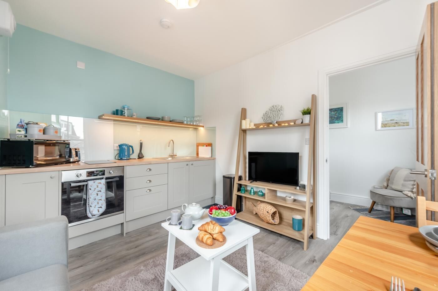 Microwave, oven, cookware/dishes/utensils