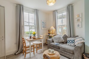 TV - 1 Bed in Looe (oc-terry) (Looe)