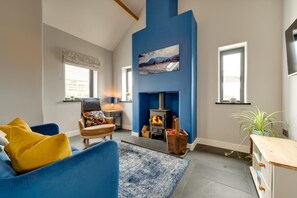 TV, fireplace - 1 Bed in Caernarfon (oc-bow270) (Penygroes)