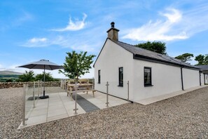 Outdoor dining - 1 Bed in Caernarfon (oc-bow270) (Penygroes)