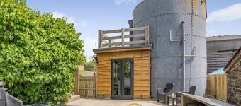 1 Bed in Aberaeron (oc-bow300)