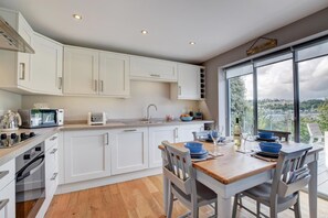 Microwave, oven, dishwasher, cookware/dishes/utensils - 3 Bed in Kingswear (oc-bc1104) (Dartmouth)