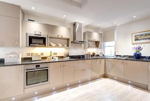 Mikroaaltouuni, uuni, astianpesukone