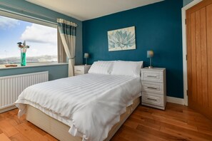 Iron/ironing board, free WiFi, bed sheets - 5 Bed in Abersoch (oc-colalt) (Abersoch)