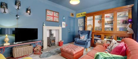 Televisión y chimenea