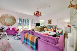 TV, fireplace - 5 Bed in Dunstan (oc-588874) (Dunstan)