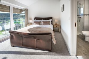 Iron/ironing board, travel crib, free WiFi, bed sheets - 2 Bed in Llaniestyn (oc-tynger) (Llaniestyn)