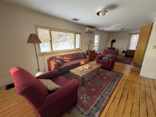 Farmhouse With a View - 12 minutes from Middlebury