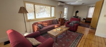 Farmhouse With a View - 12 minutes from Middlebury