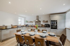 Dining - 4 Bed in Rhoshirwaun (oc-bow324) (Rhoshirwaun)
