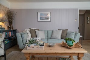TV, fireplace - 3 Bed in North Sunderland (oc-nb1980) (North Sunderland)