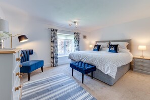 4 bedrooms, iron/ironing board, travel cot, free WiFi - 4 Bed in Great Plumstead (oc-2295) (Great Plumstead)