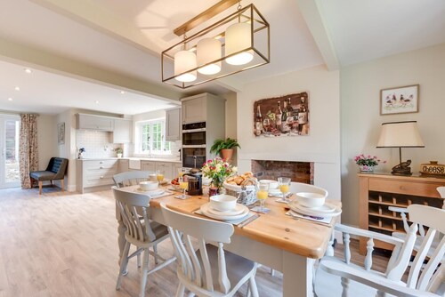 4 Bed in Great Plumstead (oc-2295)