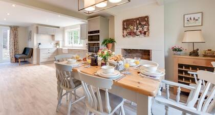 4 Bed in Great Plumstead (oc-2295)