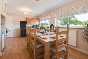 Dining - 3 Bed in Aberaeron (oc-bow330) (Ciliau Aeron)