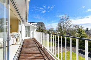 Terrace/patio - 3 Bed in Llanbedrog (oc-gerddi) (Llanbedrog)