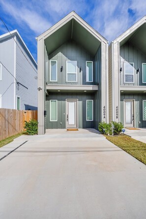 Exterior - Modern Retreat • Private Pergola • Pool • Fire Pit (Houston)