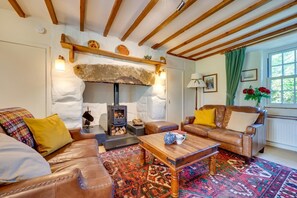 TV, fireplace - 4 Bed in Garndolbenmaen (oc-wag716) (Golan)