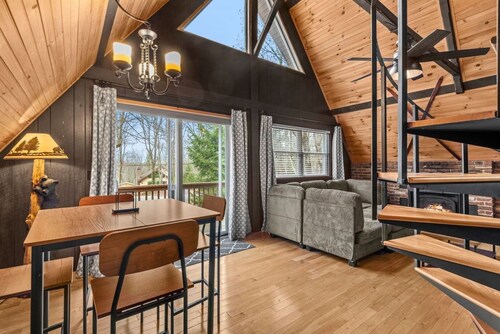 Poconos Pines: Lake Access, HotTub, Sauna, FirePit