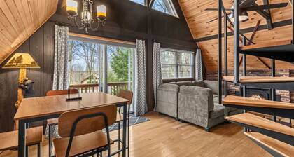 Poconos Pines: Lake Access, HotTub, Sauna, FirePit