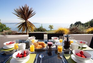 Outdoor dining - 2 Bed in Brixham (oc-bh053) (Brixham)