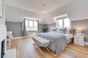 Iron/ironing board, travel cot, free WiFi, bed sheets - 4 Bed in Looe (oc-lamor) (Looe)